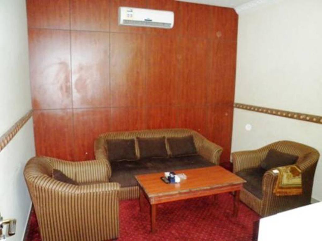 Al Farhan Hotel Suites - Al Salam Riade Exterior foto